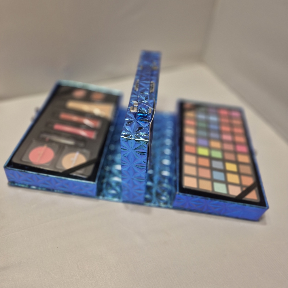 Brand New Limited Edition THE MIDNIGHT MAKEUP CASE. Lipstick, Eyeshadow, Brushes